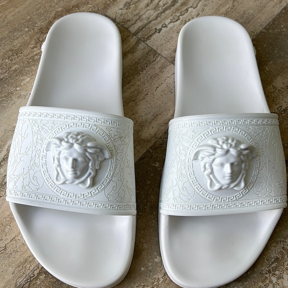 Versace white medusa slides, 100% AUTHENTIC in size 39
